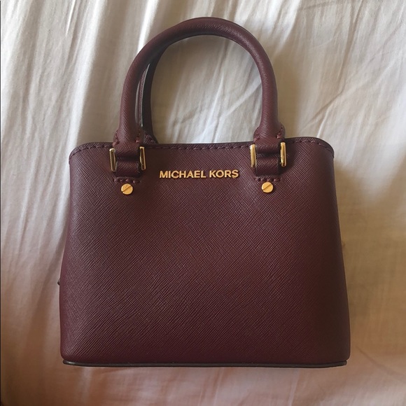 Micheal Kors Mini Savannah in Merlot Xbody 🏵 - Picture 1 of 8